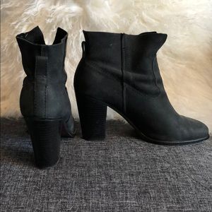 Vince Camuto Suede casual booties